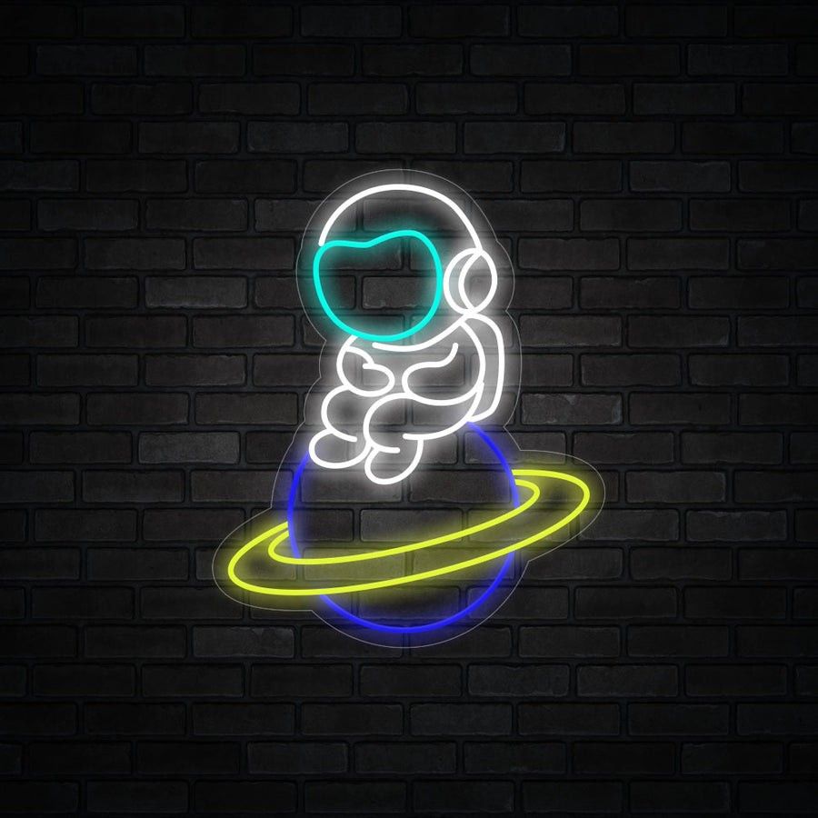 6 Neon Uzaylı - Görsel 1
